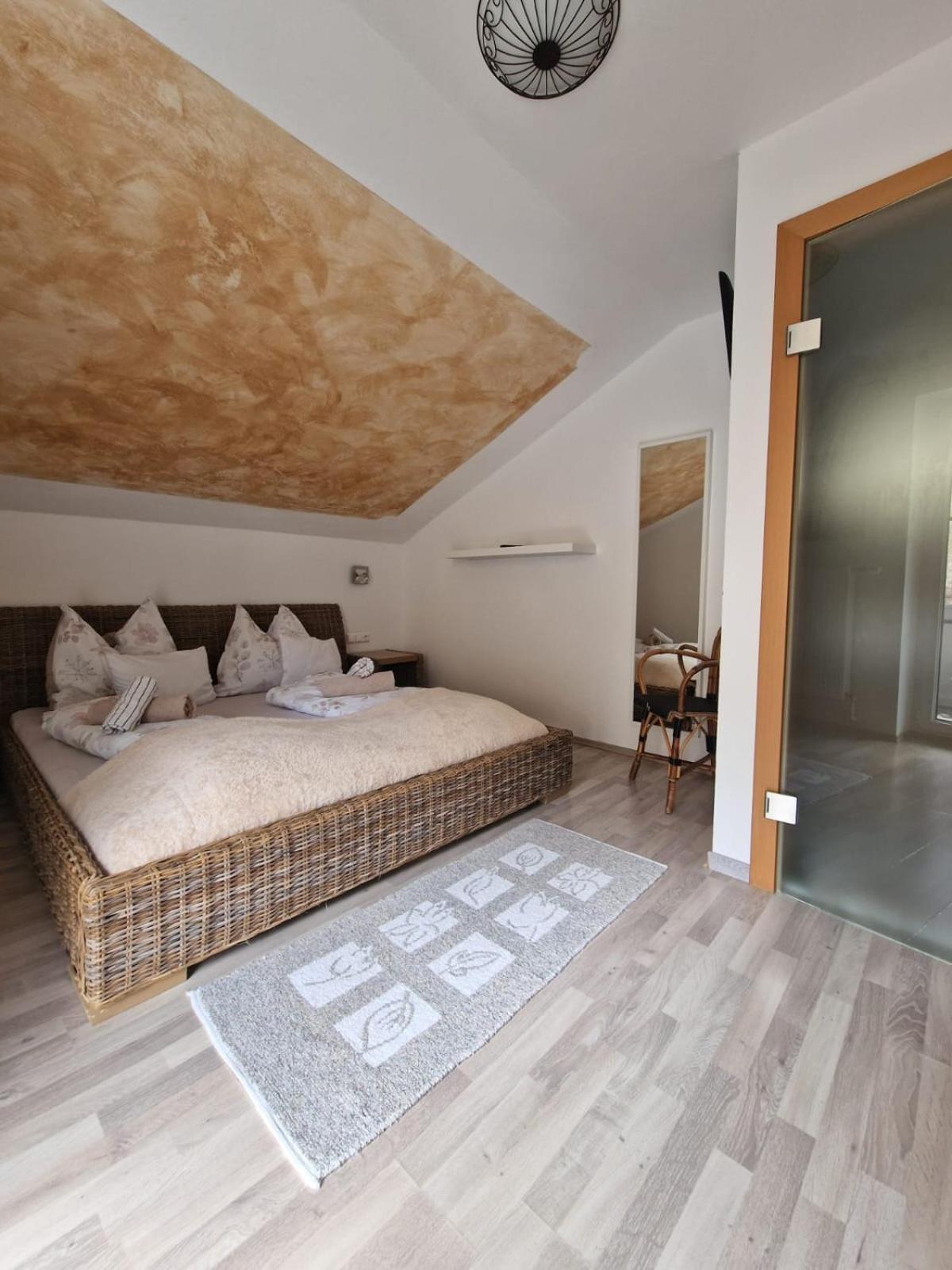 Haus Emily Bed & Breakfast ชลัดมิง ภายนอก รูปภาพ