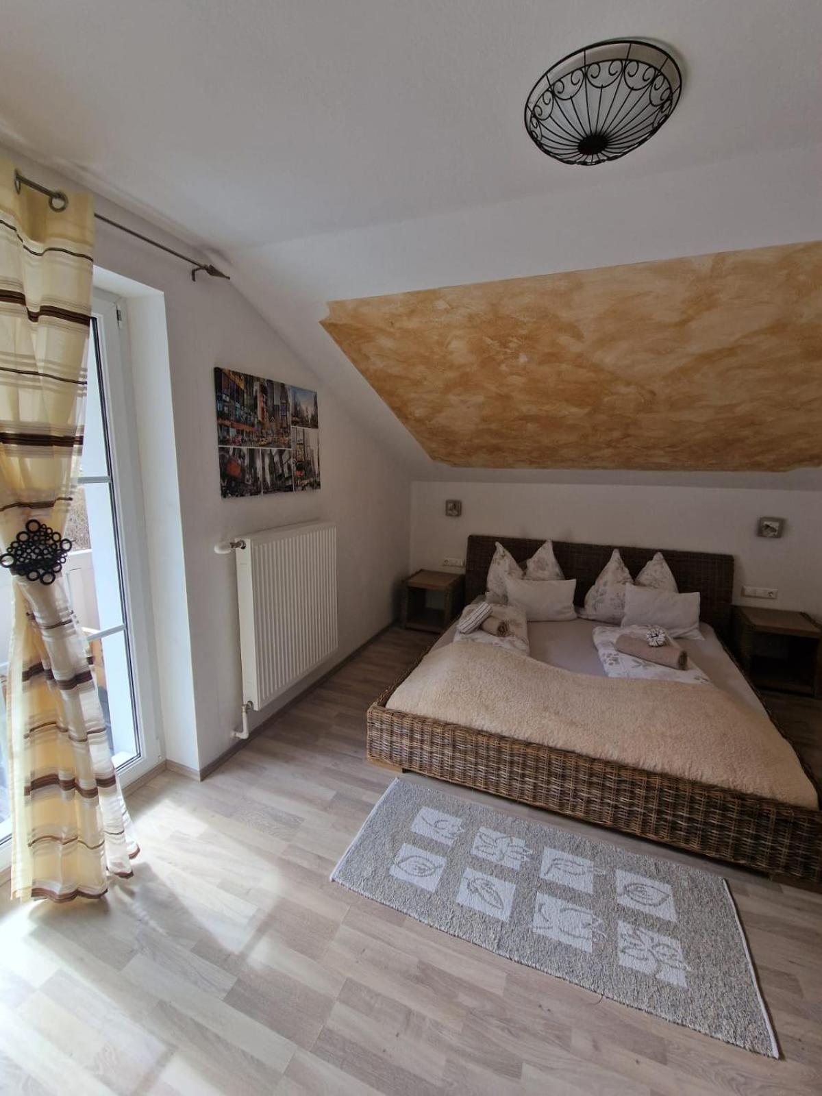 Haus Emily Bed & Breakfast ชลัดมิง ภายนอก รูปภาพ